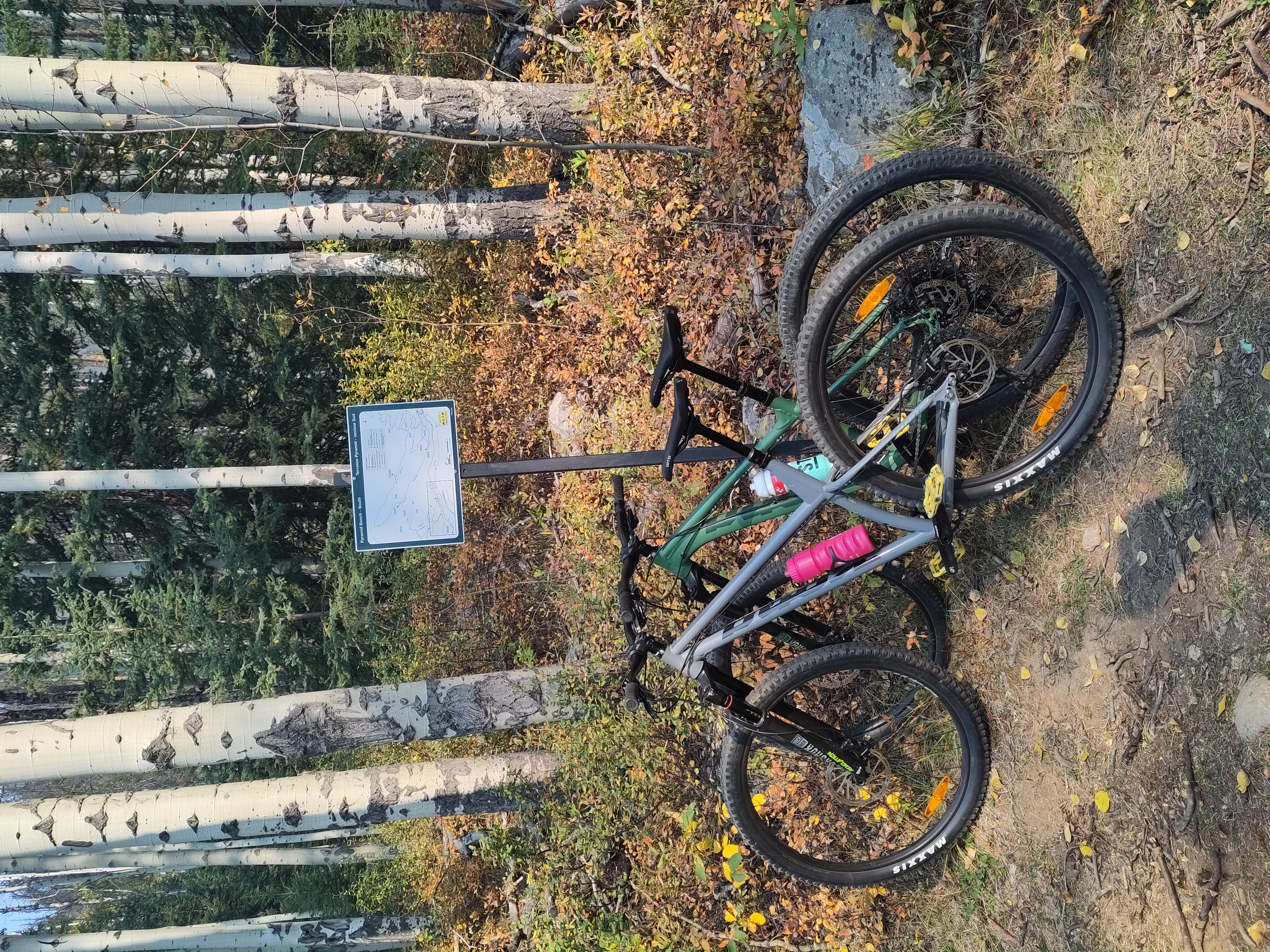 Fietsen en bordje Jasper