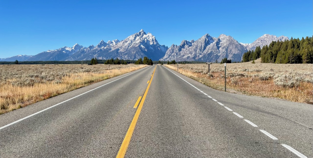 weg met grand teton op de achtergrond