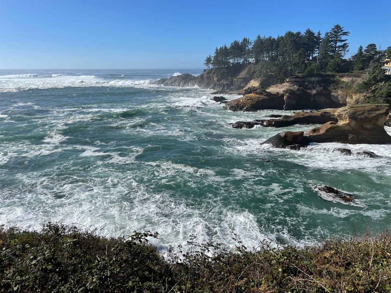 Ruige zee vanuit restaurant