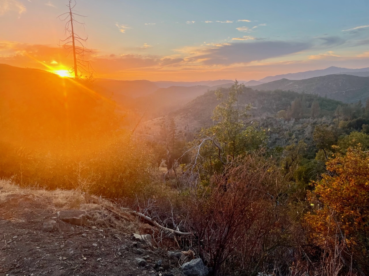 zonsondergang onderweg naar Yosemite