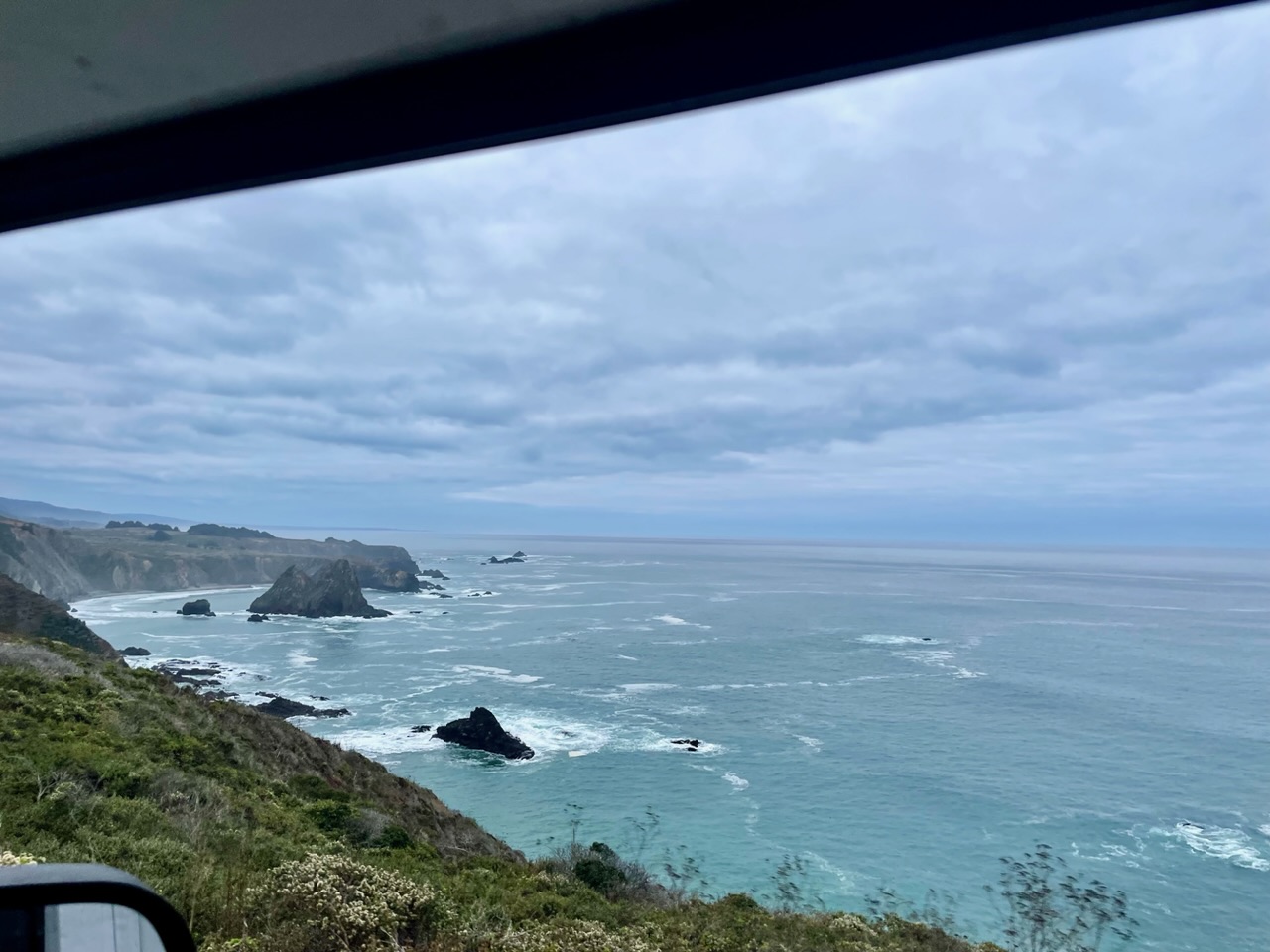 uitzicht over de kust onderweg naar Yosemite
