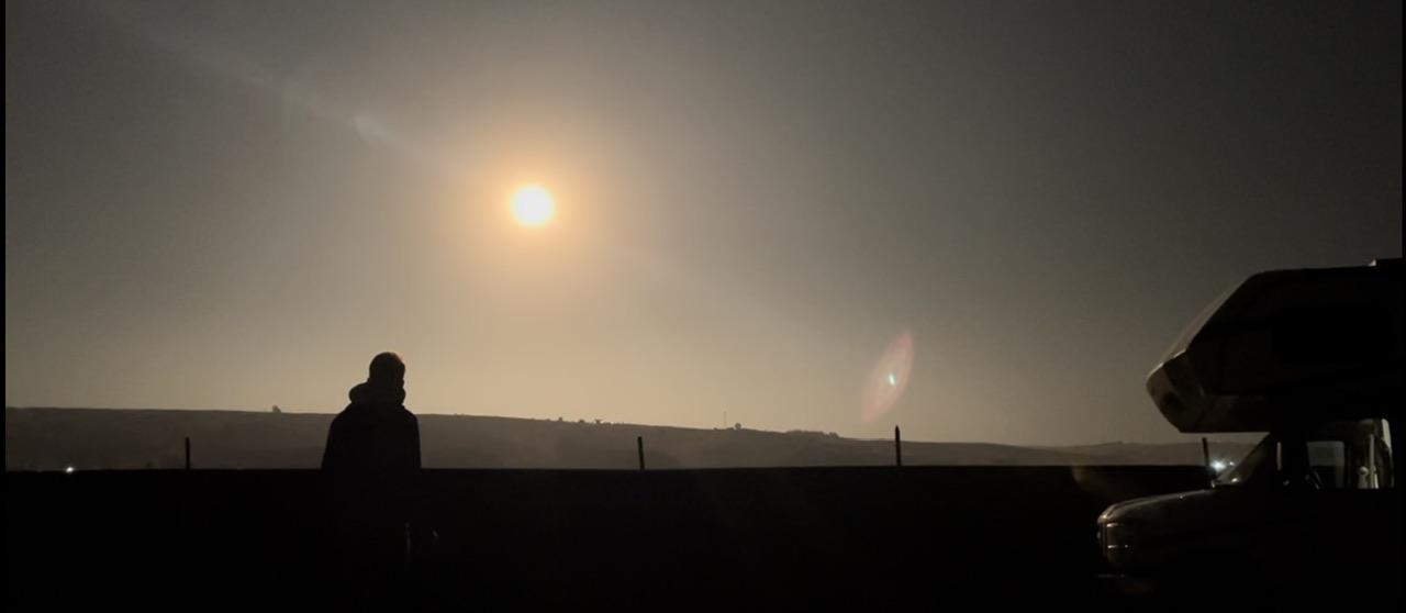 raket boven de heuvel