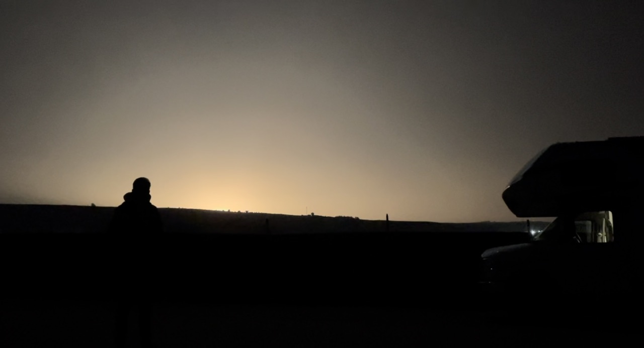 raket achter de heuvel