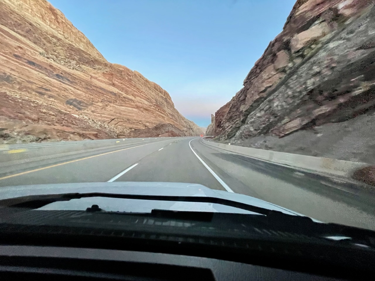 tussen de bergen door