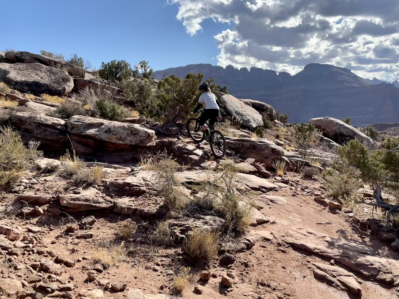 Ies rijdt naar boven